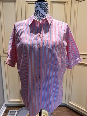 Women’s  Pink Stripe Short-Sleeve Button-Up Shirt